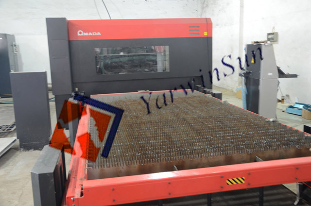 Laser cutting machine